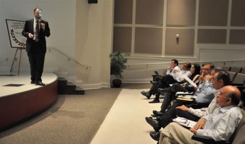 Asisten funcionarios municipales a seminario internacional